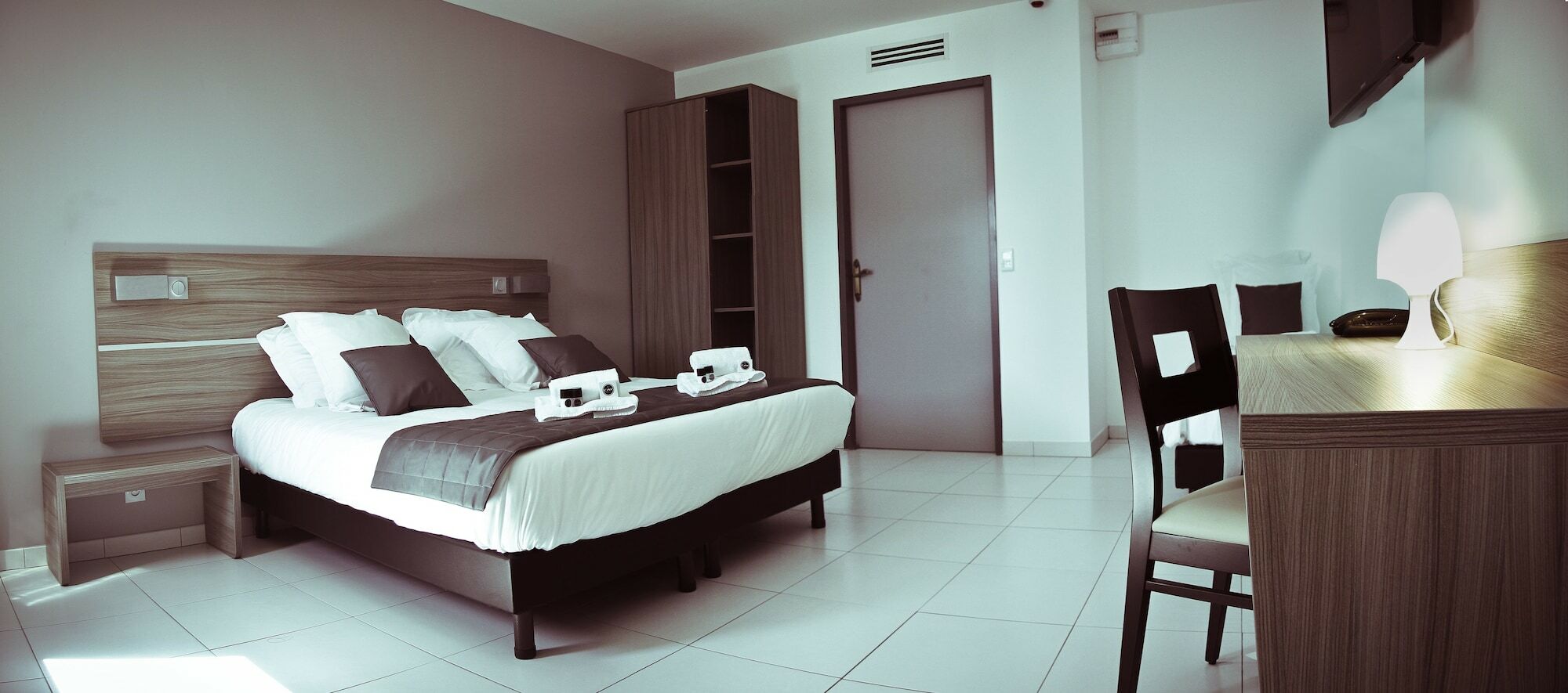 Le Cay Hotel รอกเกอบรูน-ซูร์-อาร์ฌ็องส์ ภายนอก รูปภาพ